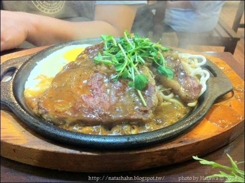 
【享食】台北內湖✔義牛車 義大利麵 / 牛排 ♢ 近737巷大碗滿意的台式義大利麵燉飯

