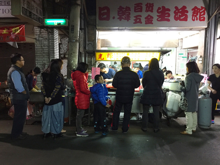 荣华市场夜晚限定隐藏版肉羹汤卤肉饭,卖完就收摊 // 捷运士林站