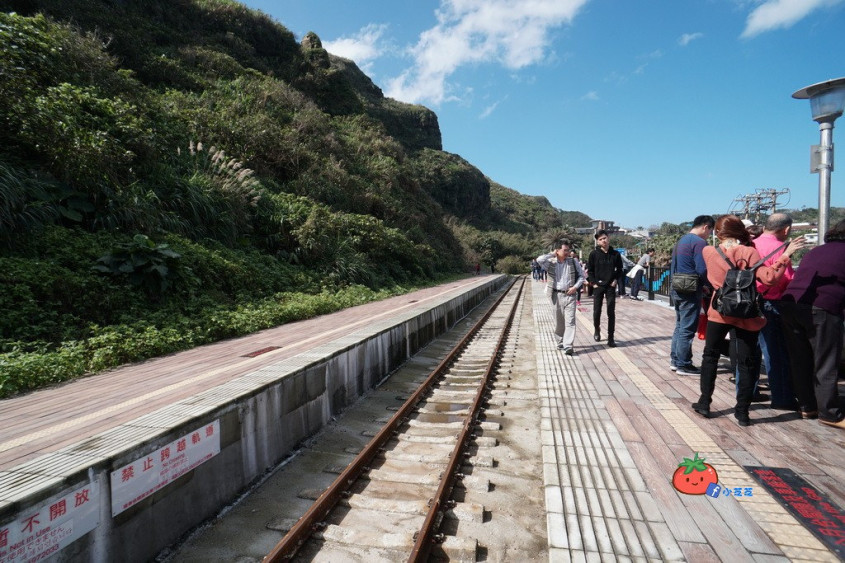 【基隆景点】八斗子车站 北台湾最美车站 海景配铁道火车 一脚站在新