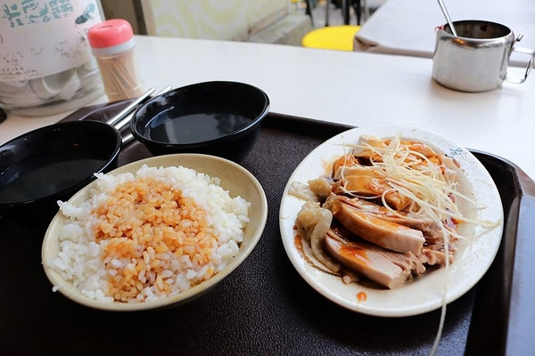 【台北美食】南机场夜市山内鸡肉~排队的人气古早味鸡肉饭