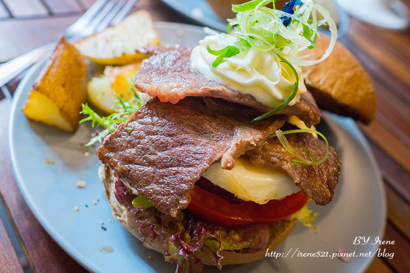 pond burger caf