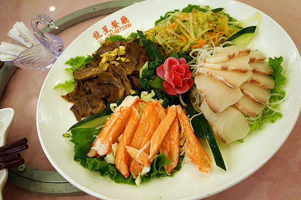 龍星餐廳： 馬公♬在地人御用婚宴海鮮餐廳吃年菜，大石斑＆龍蝦美味上桌！龍星餐廳