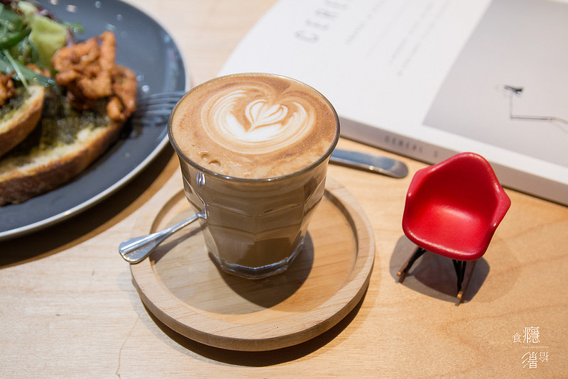 小白咖啡 flat white $130元