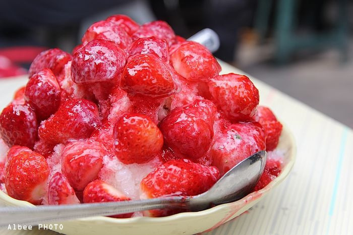 台南 中西区 超高cp值,冬季限定新鲜草莓牛乳冰【冰乡】
