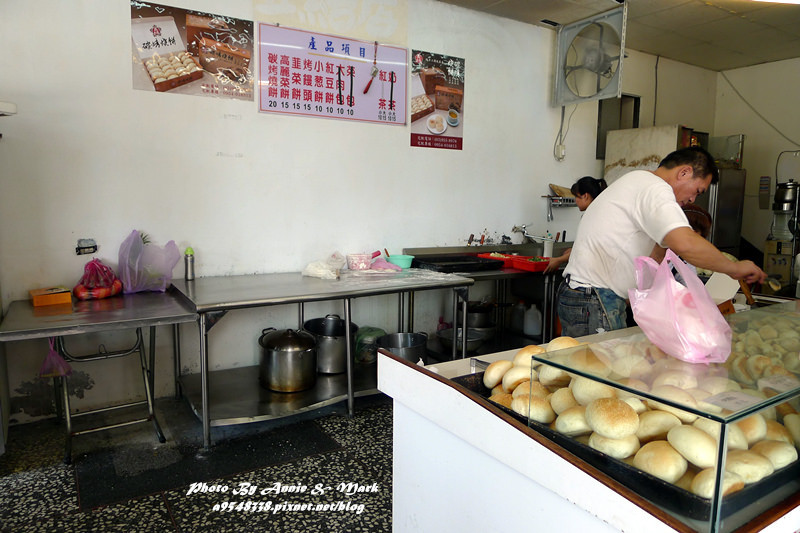 【宜兰 五结碳烤烧饼店】小小一颗也塞满葱啊!