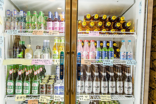 冰箱里有不少日式的酒精饮料和非酒精饮料,当然也有台啤,还有我个人颇