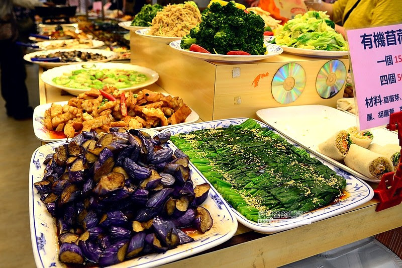 三来素食馆-城中市场旁的菜色多样丰富,平价的秤重素食自助餐@台北市