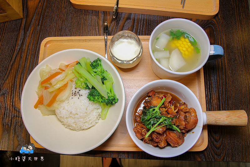 竹山也有超文青小店:有田冰铺,来去冰店里吃饭,炖的软嫩的牛肉超好吃!