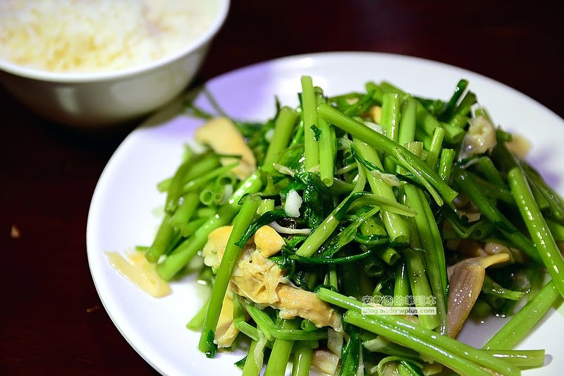 苏澳港海鲜热炒-三五好友喝喝啤酒,全家饱餐一顿,吃吃平价热炒小菜