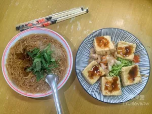 吃麵線就覺得要配上隔壁古早味臭豆腐