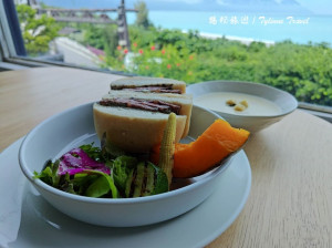 花蓮縣新城鄉【花蓮美食】原野牧場，七星潭海景咖啡廳 | 新鮮羊奶飲品、精緻異國料理 | 寵物友善餐廳 | 花蓮新城鄉美食推薦