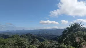 【遊記】觀賞「芒草」絕佳的秘境，道路終點是座雷達站，五分山氣象雷達站 - 大漠國渡