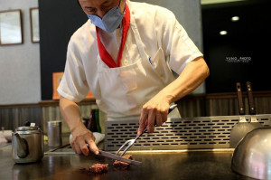 台中市東區鐵板燒控看過來！30年在地老字號平價鐵板燒 餐點美味人情味十足 老饕讚不絕口｜邑鐵板燒(台中東區美食)