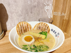 【台中 拉麵】麵匡匡拉麵食堂 台中逢甲店，新~拉麵店上菜