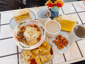 三峽早午餐推薦-富士商號 fuji-近三峽老街、臭豆腐三明治、炒泡麵、復古風早午餐-附菜單 @跟著Julie一起走吧