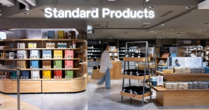 東區大創旗艦店開幕！平價版無印良品Standard Products進駐，必買黃麻提袋、壓克力收納盒推薦。