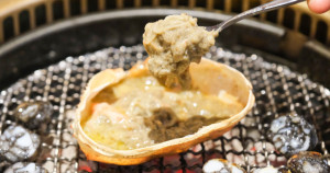 中秋烤肉節幫你烤！胡同燒肉「中秋套餐優惠」月見牛壽喜燒、蟹膏全都有，再推10大必點燒肉排行榜。