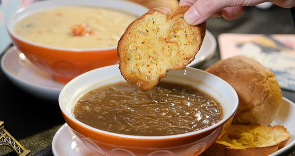 讓你喝超飽的濃湯！The Soup Spoon匙碗湯新口味「蟹肉干貝味噌起士巧達濃湯」領軍開賣，超濃郁「巧達濃湯、青咖哩湯」讓湯控大推。