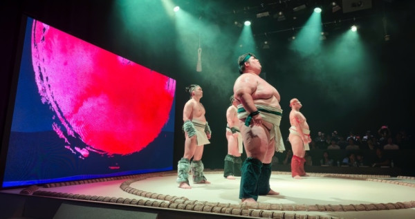 日本相撲文化體驗！「THE SUMO HALL 日樂座 OSAKA」帶來娛樂相撲秀、享受日式美食與互動活動。