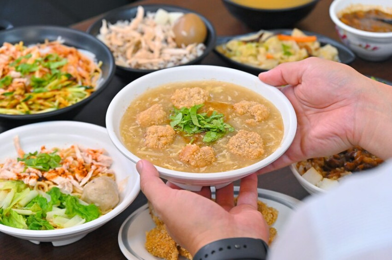 台中豐原隱藏寶藏小店 消暑香辣口水雞涼麵大推 雞滷飯虱目魚羹必點 /頂極雞肉飯