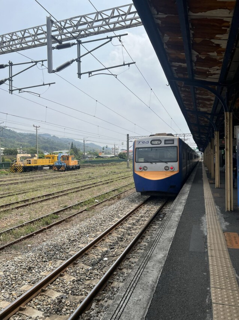 南投車埕火車站：車埕貯木池環湖步道、車埕木業展示館（休館中）、車埕車站、車埕鐵道觀光小學堂、路易莎咖啡、木茶房木桶便當