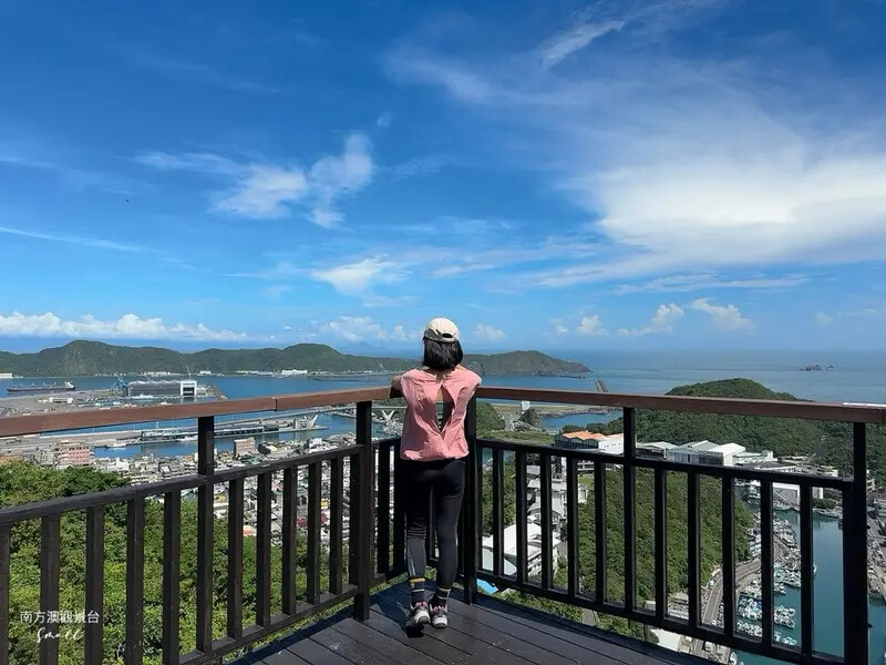 蘇澳壯麗絕美海景【南方澳景觀台】180度零死角，遠眺筆架山、豆腐岬、內埤沙灘、龜山島、南方澳大橋，太平洋與漁港風光盡收眼底｜怎麼去最短路徑告訴你