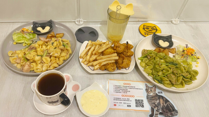 新北市板橋區【板橋美食】哇！貓欸Camulet，真的有貓咪陪吃飯耶！貓奴的最愛，新埔美食推薦【捷運美食】板南線必吃餐廳，新北耶誕城美食推薦，有菜單！