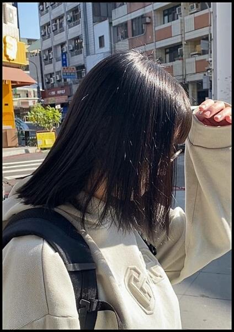 台中寵物友善髮廊｜台中染髮｜台中剪髮 推薦【VS.hair】染護剪髮變美時的同時有超萌超Q超療癒心靈 喵喵、水豚君陪伴~過年還不漲價趕緊來預約變美喲！