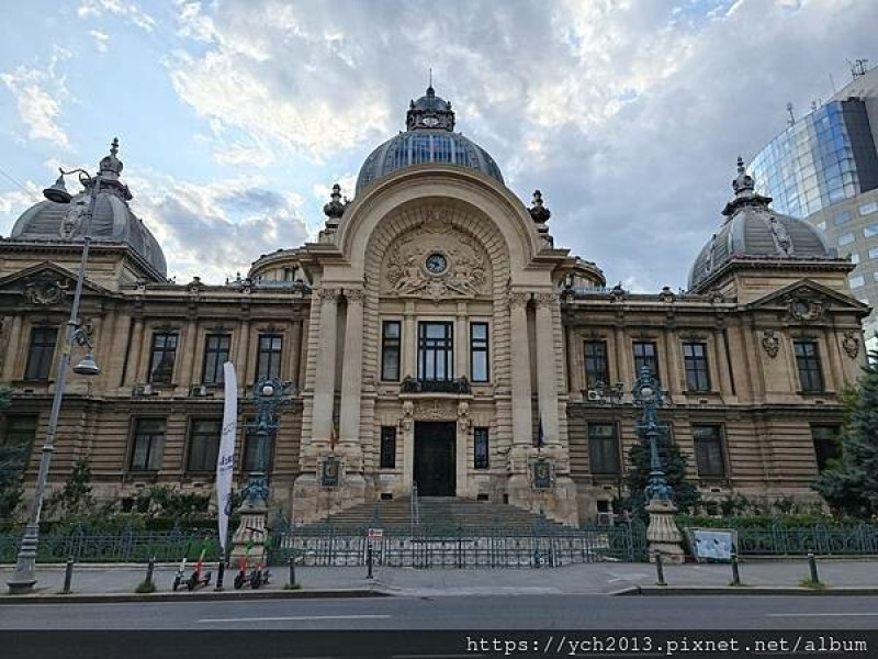 老城區Caru'cu bere百年啤酒餐廳晚餐／有漂亮的建築與內裝，有好吃的豬腳與充滿活力的表演，到布加勒斯特絕對不能錯過的好餐廳！