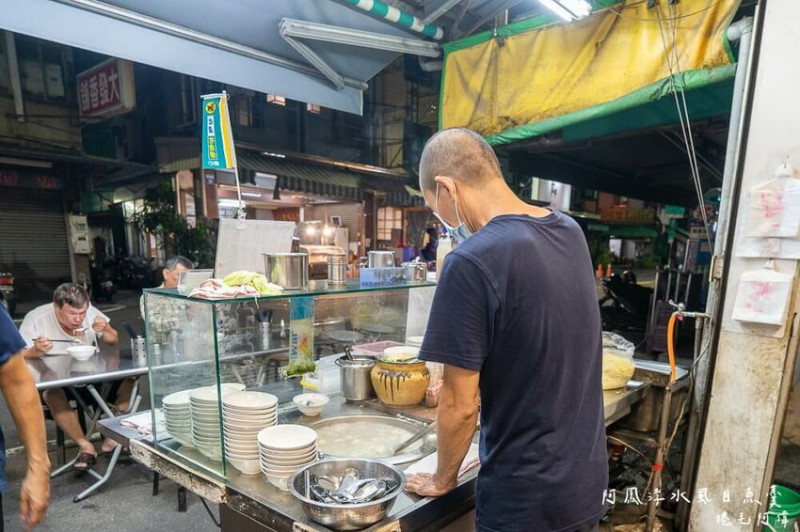 台南市中西區阿鳳浮水虱目魚羹 | 台南必吃美食還有這一味！Q彈香甜的浮水虱目魚羹~