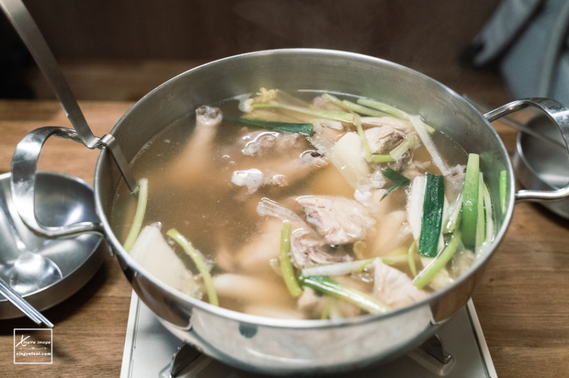 桃園｜青埔美食【松島食堂】韓國雞料理推薦｜來份一隻雞，享受溫潤順口的韓式雞湯 | 快門下的幸福