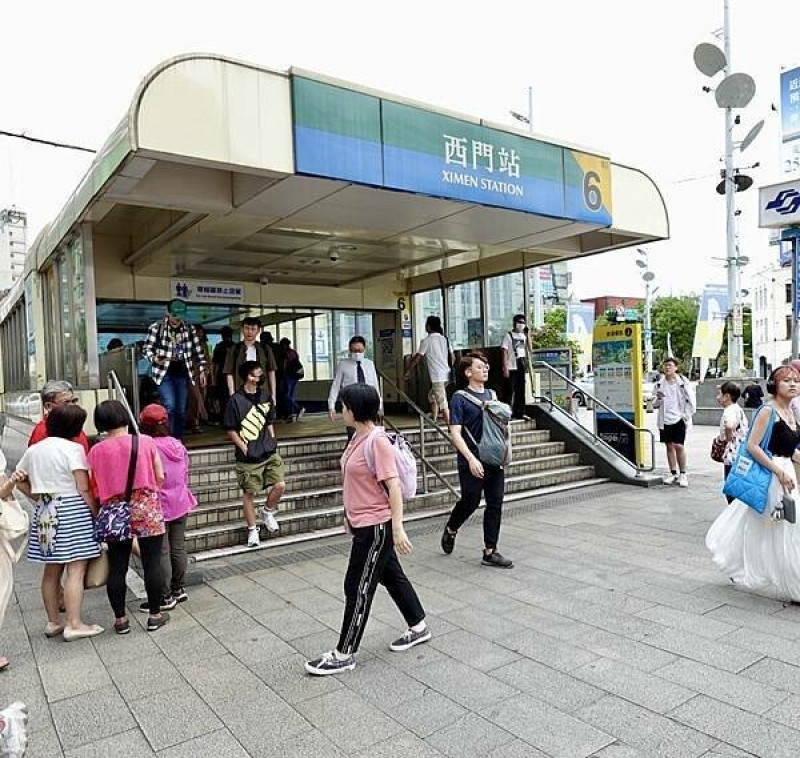 台北市萬華區捷運西門站美食推薦/西門町早午餐-鹿境早午餐&餐酒館/三人聚餐好選擇，食材新鮮美味，cp，早上就可以微醺