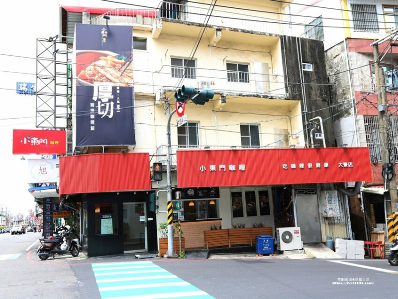 高雄市大寮區平價美食 小東門咖哩高雄大寮店 厚切豬排搭配濃郁咖哩  / 熱火滑蛋