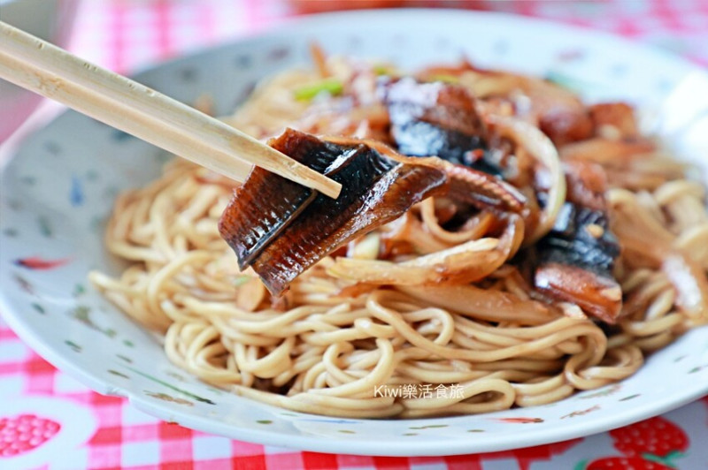 雲林縣北港鎮雲林北港鱔魚麵｜北港美食小吃推薦光明鱔魚麵，隱藏北港朝天宮周邊巷弄美食，乾鱔魚麵、鱔魚麵羹都好好吃！