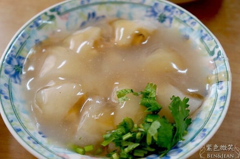 南投埔里阿菊肉圓！肉圓二吃圓配獨門辣醬，筍丁內餡超滿足。