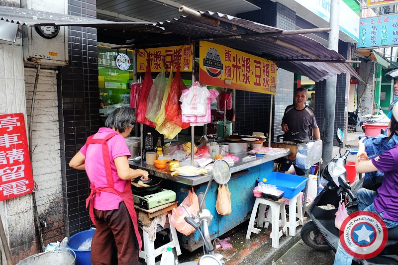 台北大同。延三夜市飯糰蛋餅早餐