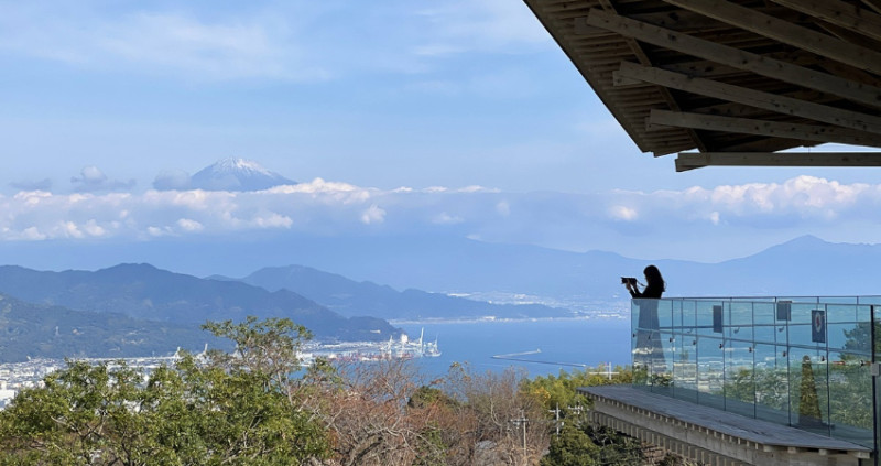 富士山是誰的！靜岡縣日本平夢迴廊的富士山絕景視角，一點也不輸給山梨縣的富士五湖。