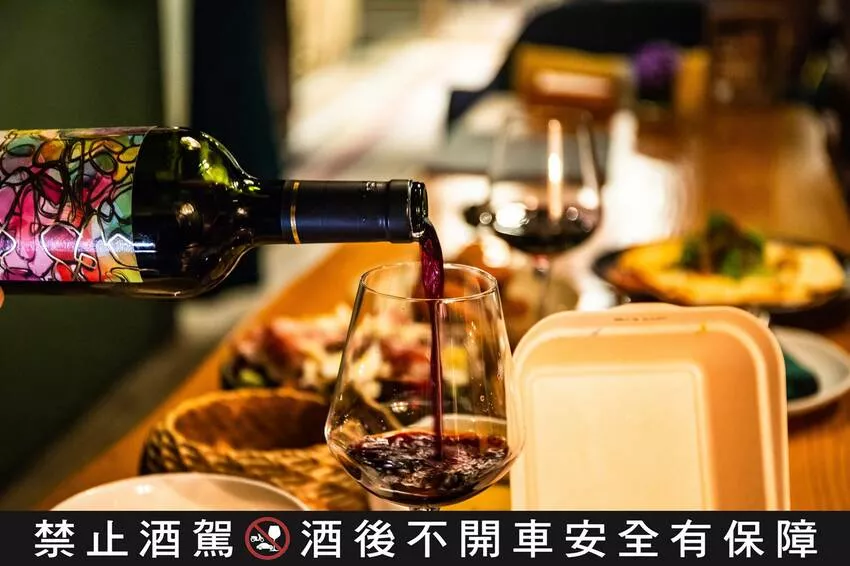 高雄．前金區美食．漢神餐酒館．蘼樂餐酒館Lee’s Garden Wine Bar．親朋好友小酌、聚餐的好去處。