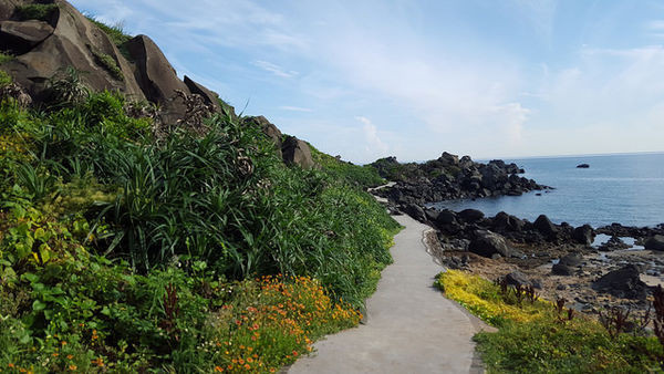 61 隱藏在大屯火山爆發裡的可愛壁畫村 - 麟山鼻步道 - 新北市 - 石