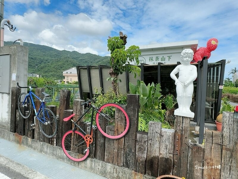 宜蘭礁溪必訪｜山邊田野旁絕美的景觀咖啡廳｜巨型蜘蛛人吸睛又好