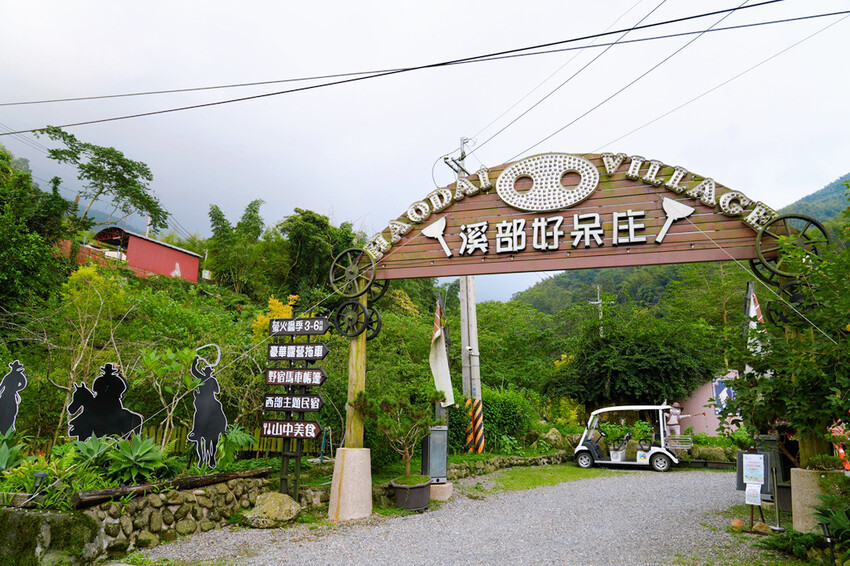 南投親子露營「溪部好呆庄」，主題露營車、親子四人房，溪邊玩水