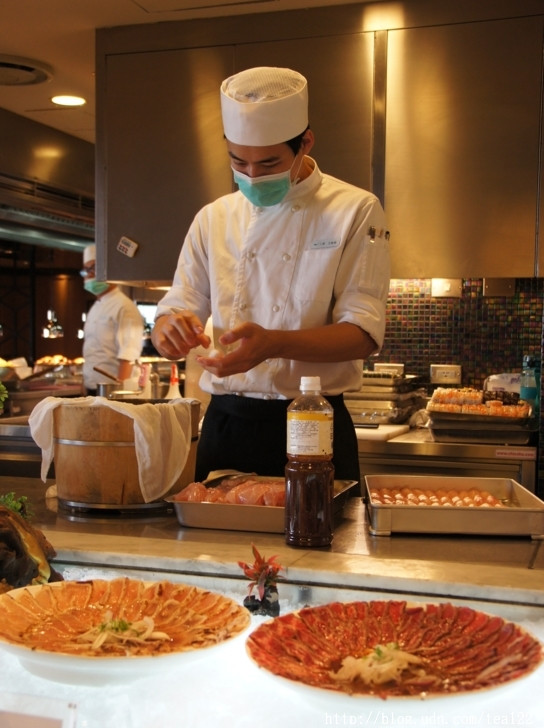 臺中大遠百--「饗食天堂」鼎級自助百匯