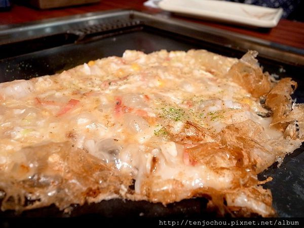 花花,甲飽沒【臺北食記】月島文字燒 好吃又好玩的平價餐廳 東區聚餐