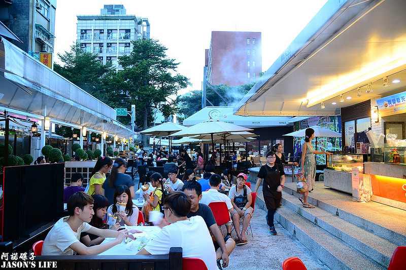 【臺北│美食】師大夜市美食,露天聚餐空間猶如國外街頭,特推甜蜜蘋果