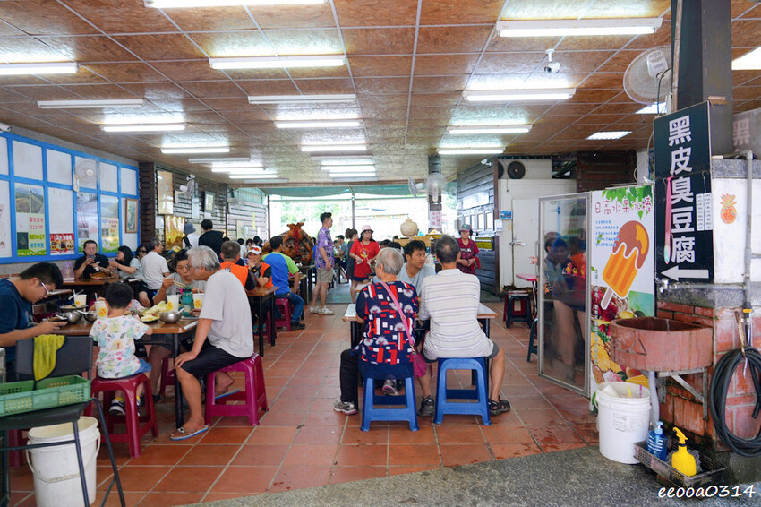 清安老街美食「黑皮臭豆腐」，洗水坑豆腐街內又臭又黑的中藥臭豆