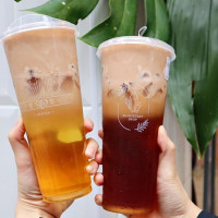 法式手搖杯洗版IG！「斐萃光澤茶 Crystea」強勢插旗通化街，獨家爆濃巧克力慕斯「皇爵斐萃光澤茶」正式挑戰IG網美的打卡標配。