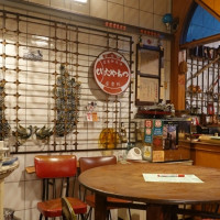 紅茶控必喝！「樂好日」隱身台南永樂市場的古早味紅茶專賣店、復古咖啡廳，喝紅茶配傳統糕點。