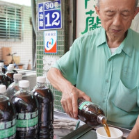 消暑退火來一杯！40年歷史涼茶攤、在地人推薦「阿蘭百草茶行」，青草茶、養肝茶、冬瓜茶通通有。