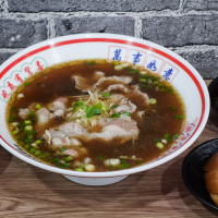 牛肉麵買一送一！低消150元就能吃到飽，三重必吃「新開幕牛肉麵」高CP值要筆記，把湯都喝完才有驚喜。