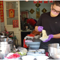 素食麵王者！超過40年的銅板美食「林明堂素食麵」，在地人激推手工豆包。